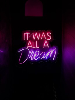 it was all a dream insegna al neon