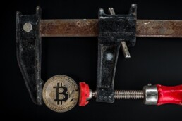 bitcoin schiacciato